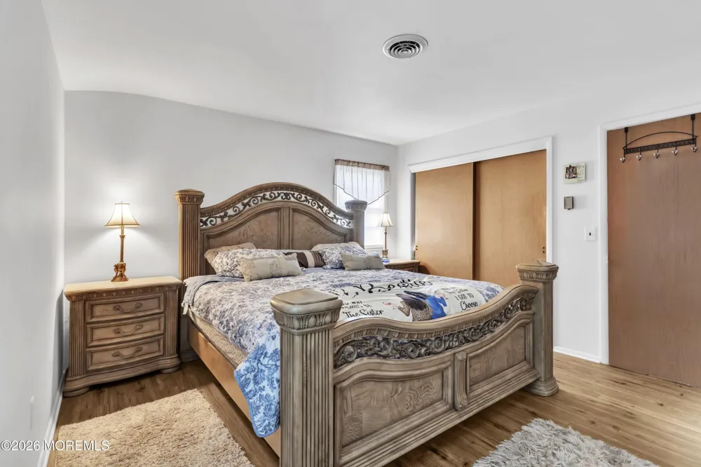 22 Brakenbury Court Toms River, NJ 08757