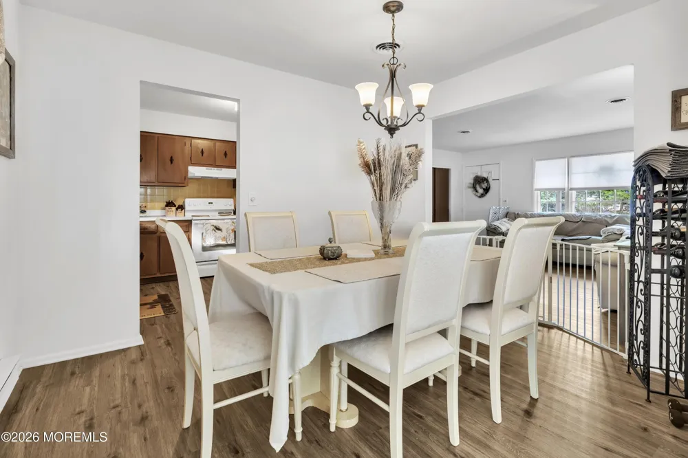 22 Brakenbury Court Toms River, NJ 08757