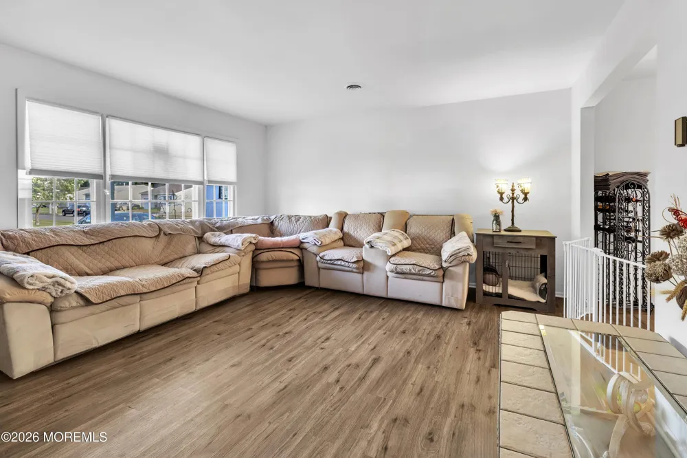22 Brakenbury Court Toms River, NJ 08757