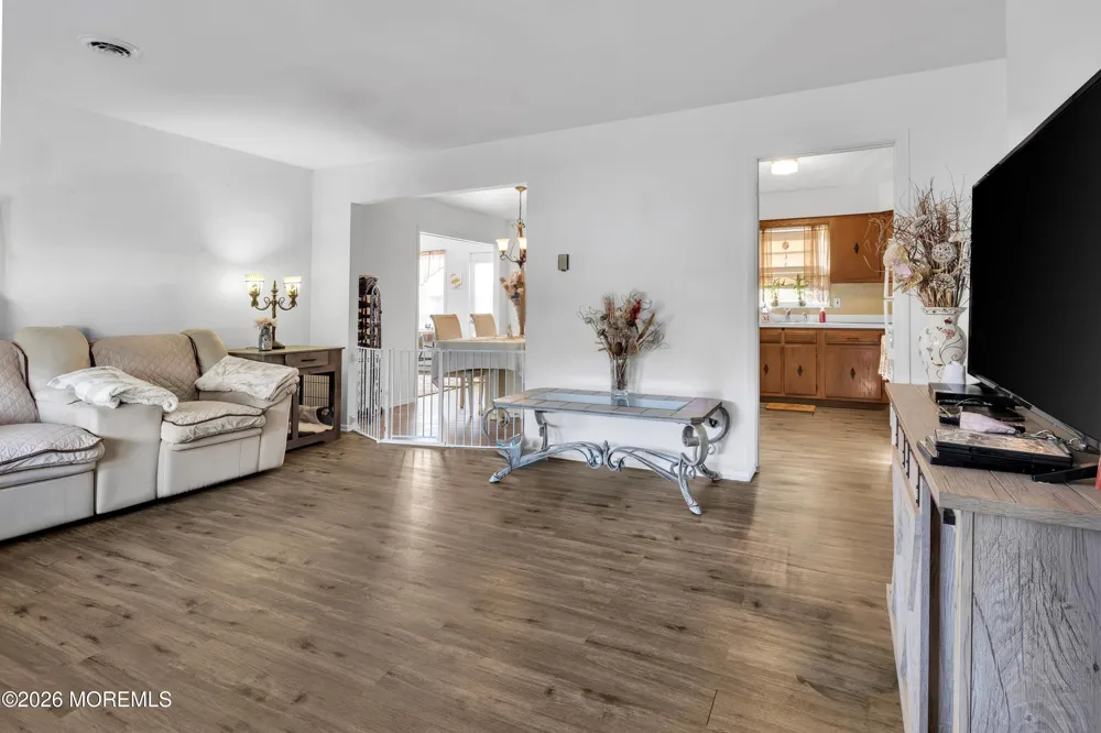 22 Brakenbury Court Toms River, NJ 08757