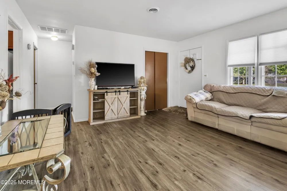 22 Brakenbury Court Toms River, NJ 08757