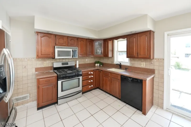 186 Palmer Ter Wood-Ridge, NJ 07075