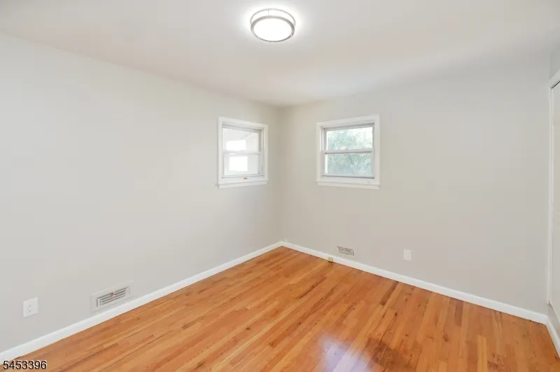 186 Palmer Ter Wood-Ridge, NJ 07075