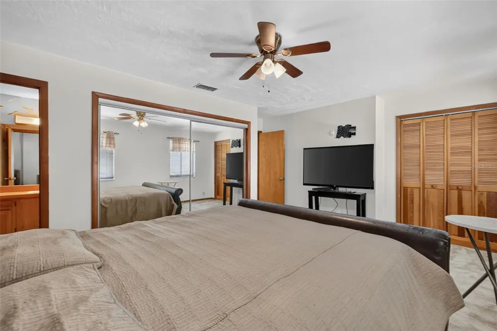 2215 NE 45TH AVENUE #3 ocala, FL 34470