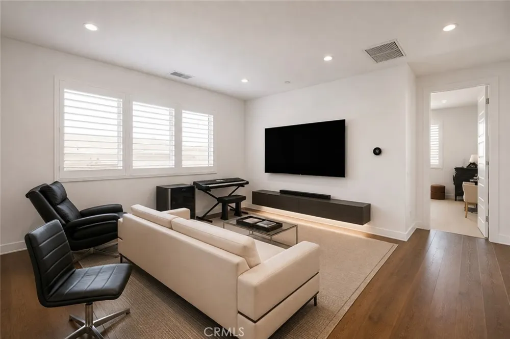 11701 Greenwood Drive Porter Ranch, CA 91326