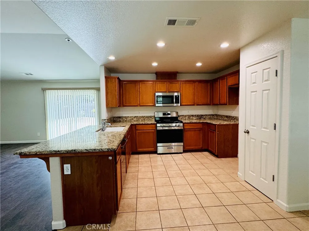 5824 E Kaviland Fresno, CA 93727