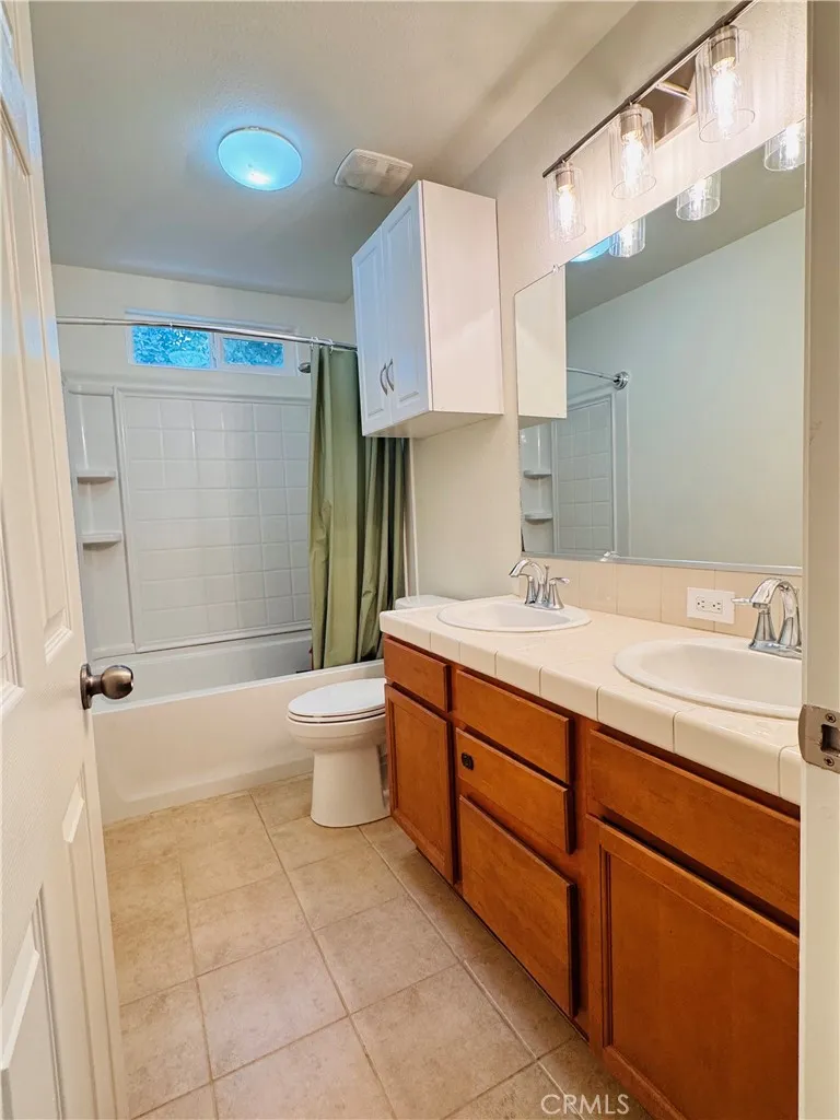 5824 E Kaviland Fresno, CA 93727