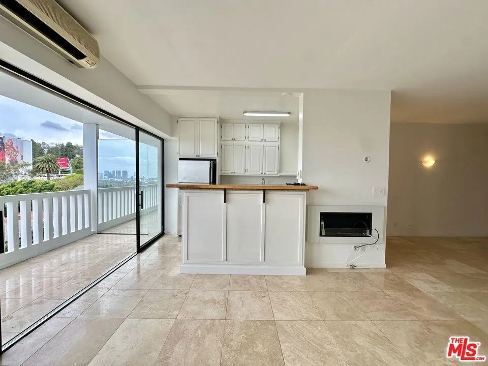 999 DOHENY DRIVE #711 West Hollywood, CA 90069