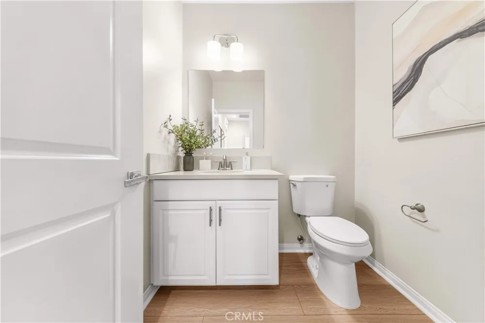 96 Rose Arch #26 Irvine, CA 92620
