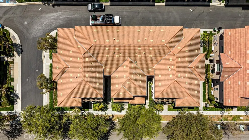 96 Rose Arch #26 Irvine, CA 92620