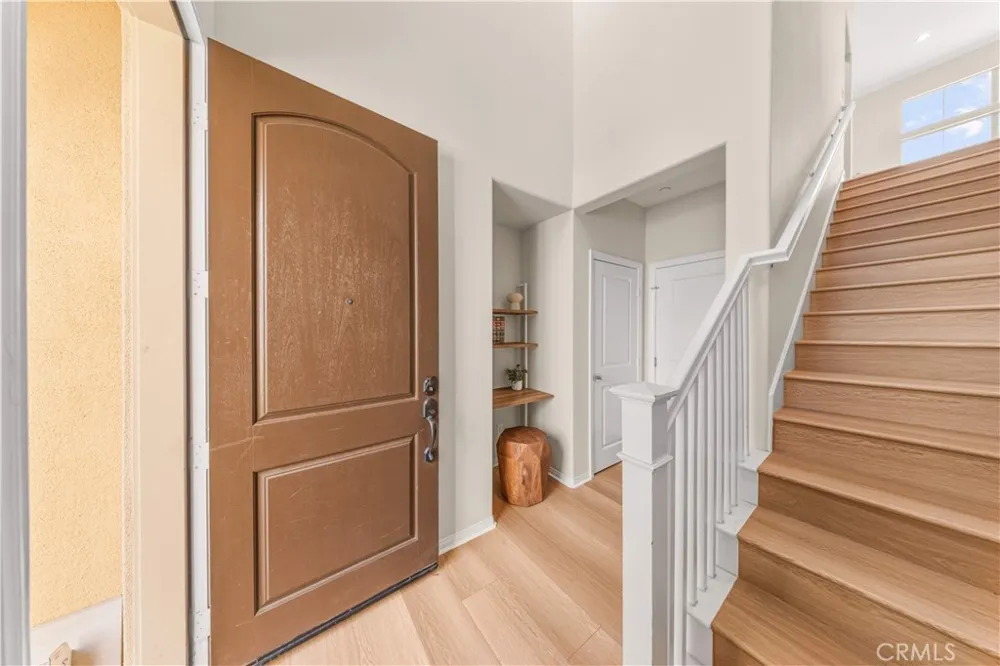 96 Rose Arch #26 Irvine, CA 92620