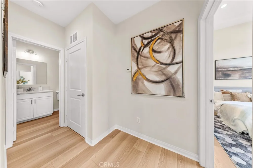 96 Rose Arch #26 Irvine, CA 92620