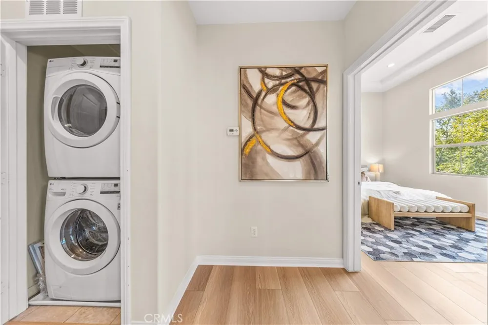 96 Rose Arch #26 Irvine, CA 92620