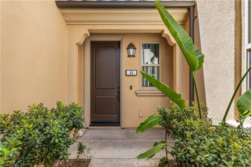96 Rose Arch #26 Irvine, CA 92620