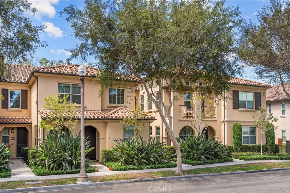 96 Rose Arch #26 Irvine, CA 92620