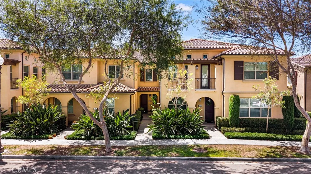 96 Rose Arch #26 Irvine, CA 92620