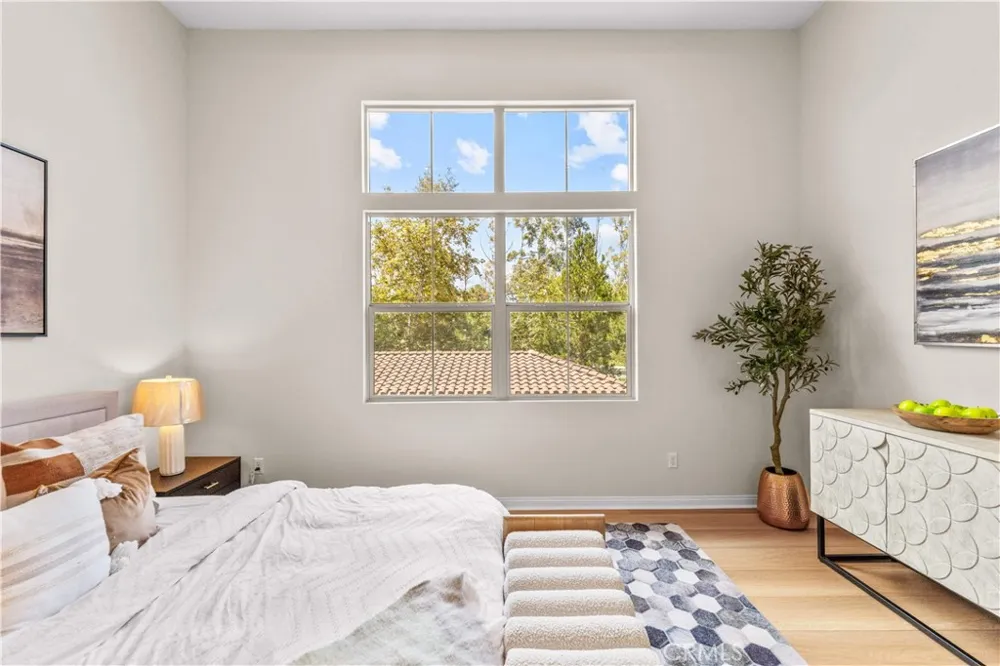 96 Rose Arch #26 Irvine, CA 92620