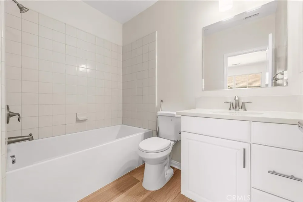 96 Rose Arch #26 Irvine, CA 92620