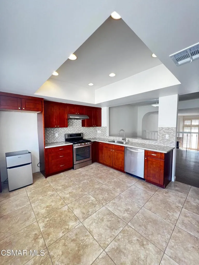 5401 Zelzah Avenue #133 Encino, CA 91316