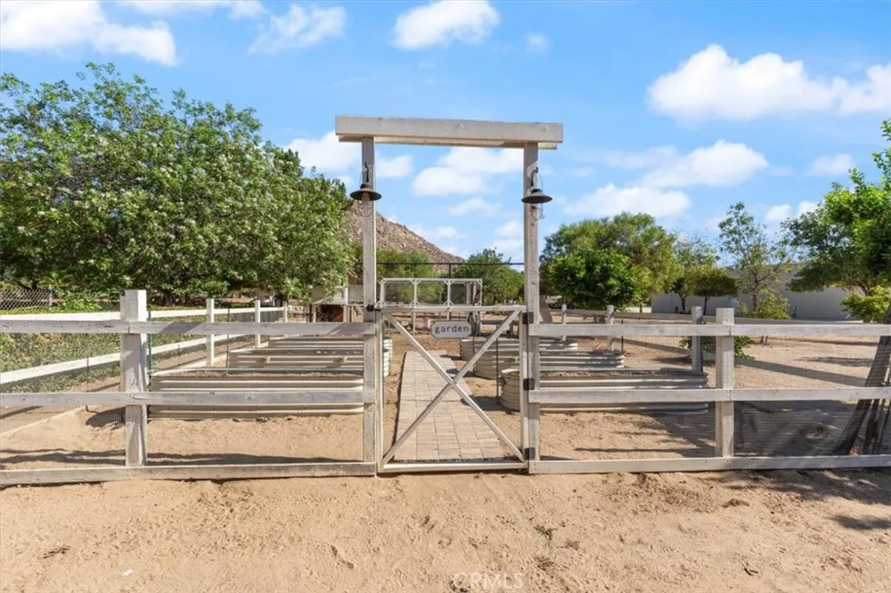 25210 California Hemet, CA 92545
