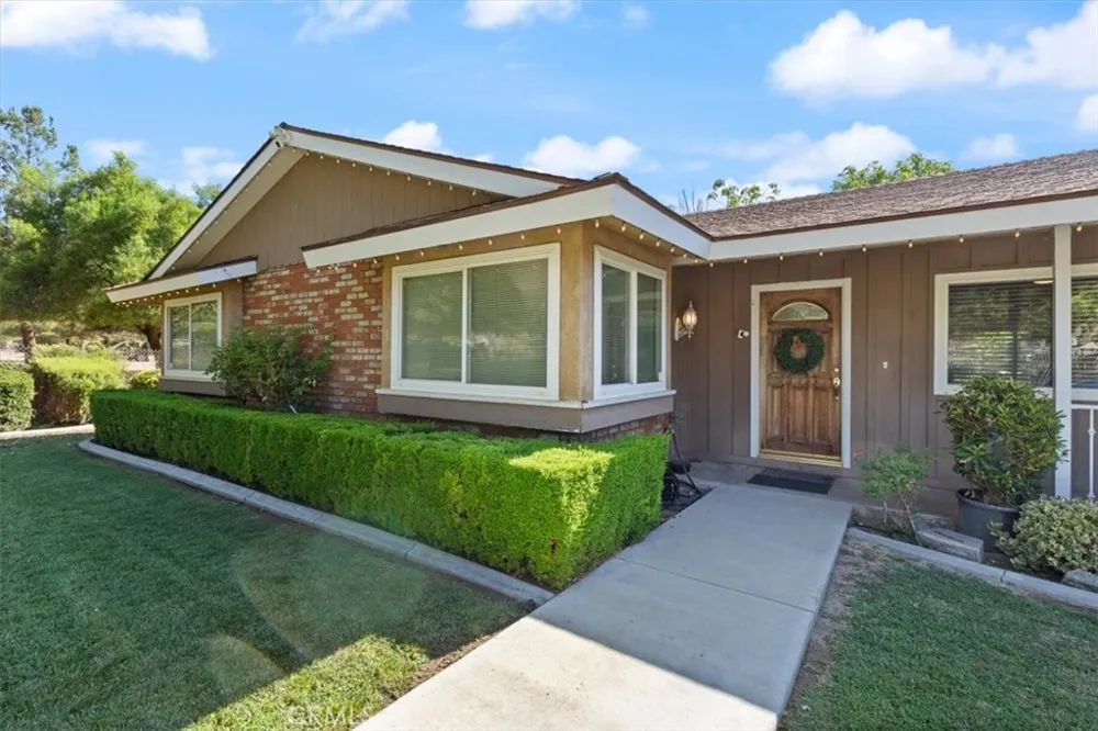 25210 California Hemet, CA 92545