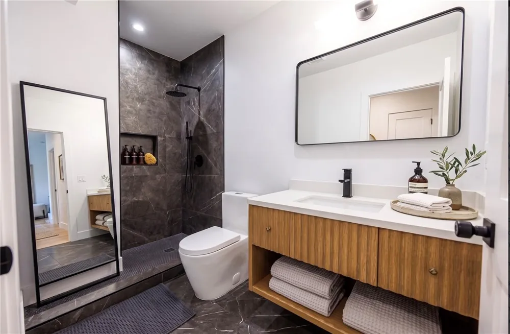 1021 Citrus Avenue #2 Los Angeles, CA 90019
