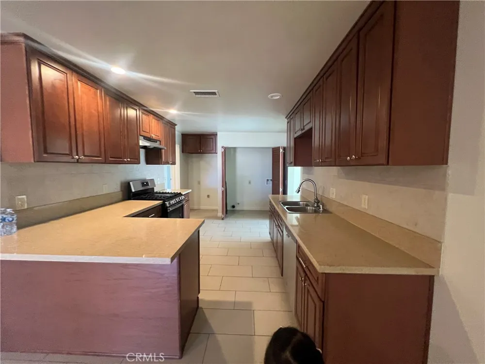 44558 Stanridge Avenue Lancaster, CA 93535