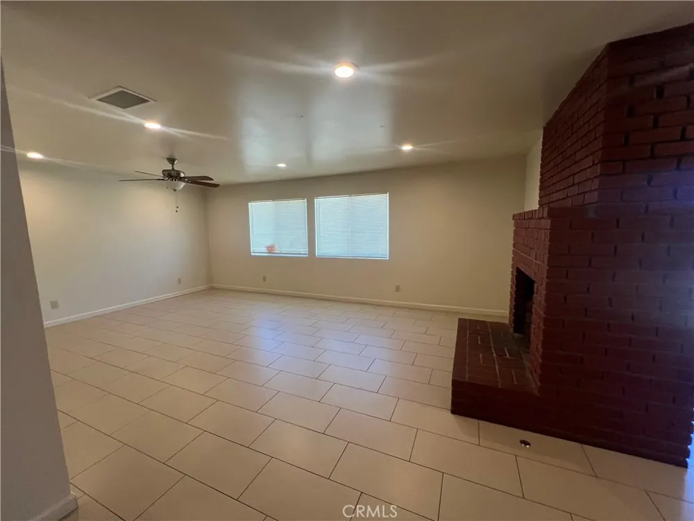 44558 Stanridge Avenue Lancaster, CA 93535