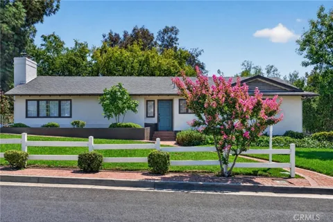 636 E Mariposa