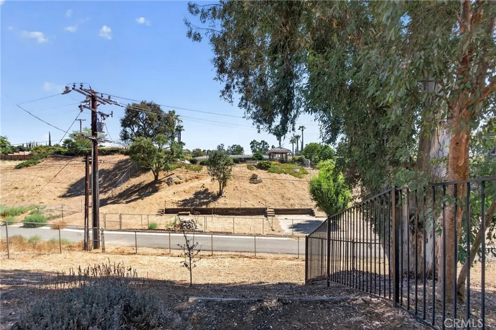 636 E Mariposa Redlands, CA 92373