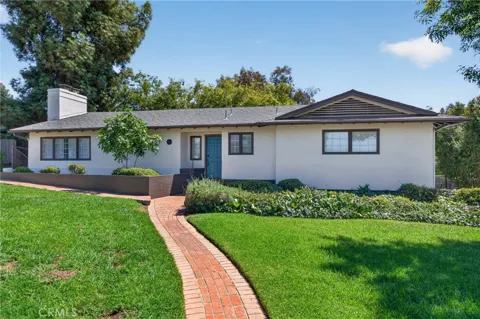 636 E Mariposa