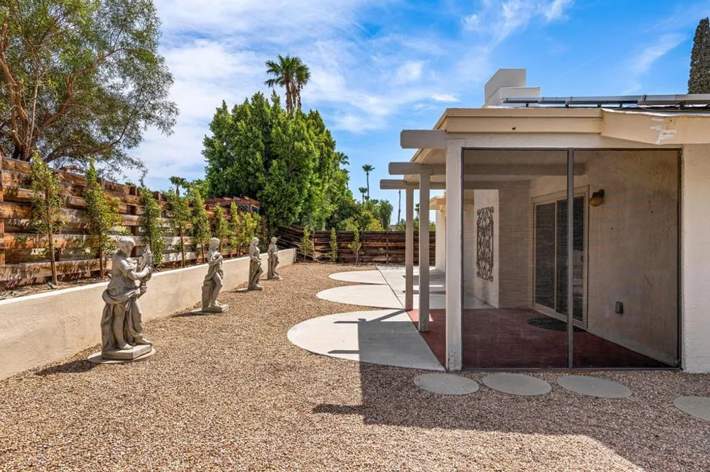 1350 E Gem Circle Palm Springs, CA 92262