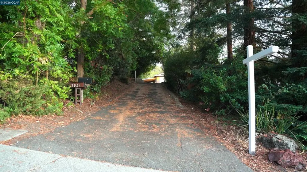 2531 Moraga Dr Pinole, CA 94564