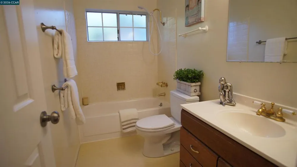 2531 Moraga Dr Pinole, CA 94564