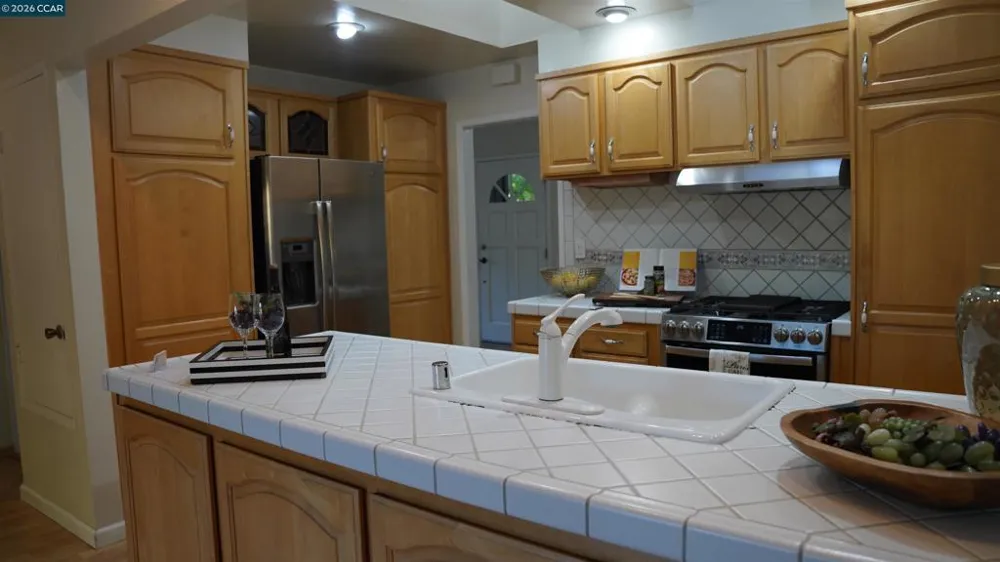 2531 Moraga Dr Pinole, CA 94564