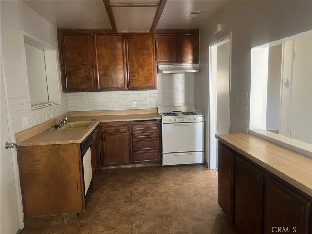 44302 Kirkland Avenue Lancaster, CA 93535