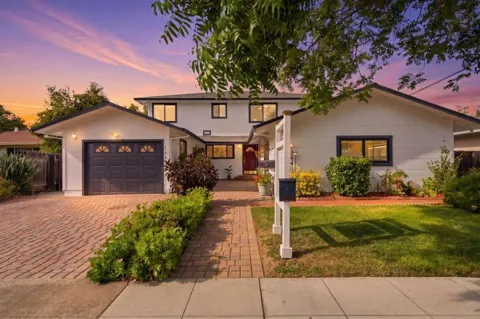 1035 Lorne Way