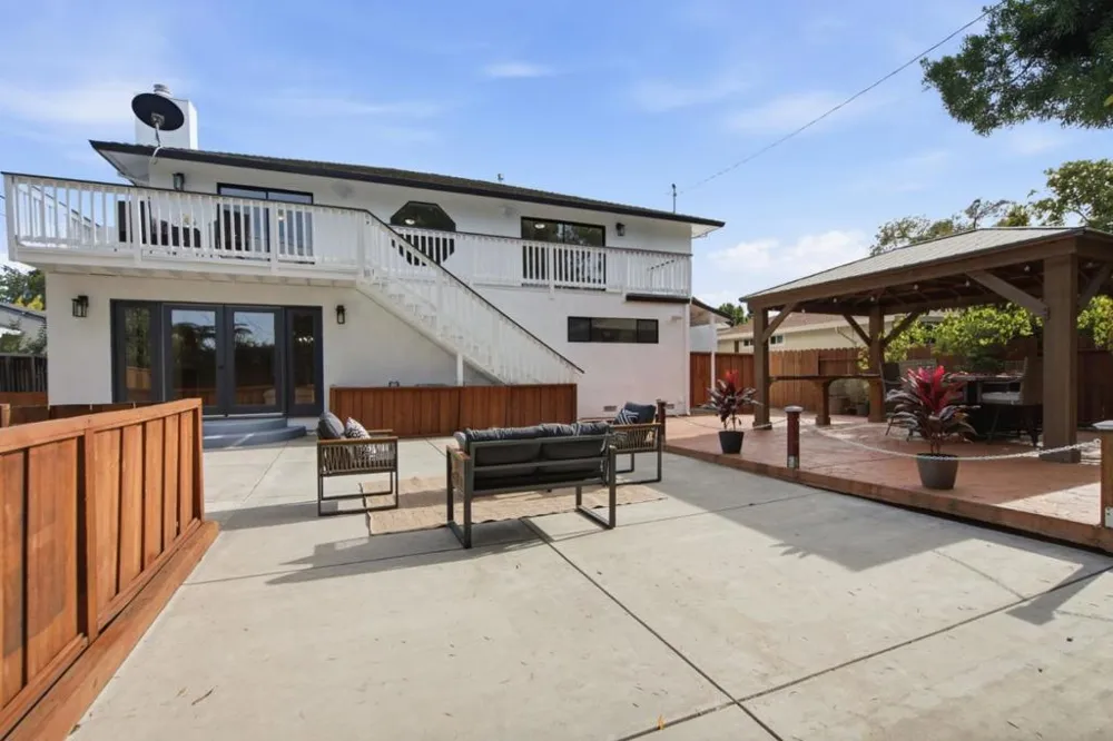 1035 Lorne Way Sunnyvale, CA 94087
