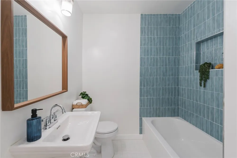 5157 E Harco Long Beach, CA 90808