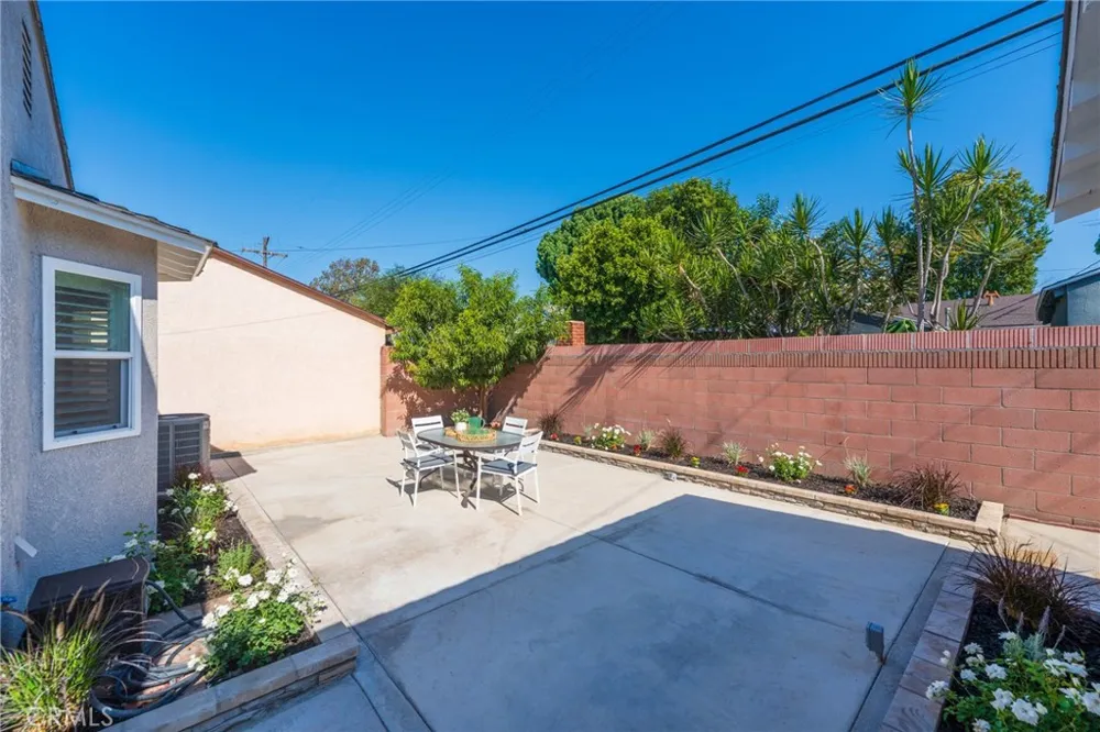 5157 E Harco Long Beach, CA 90808