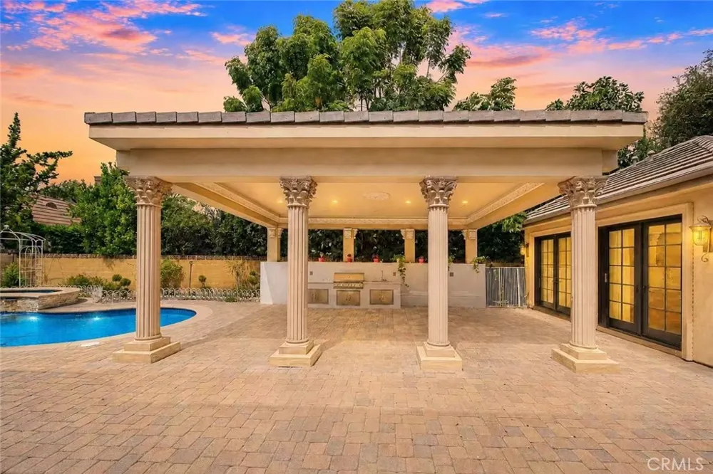 325 W Las Flores Avenue Arcadia, CA 91007