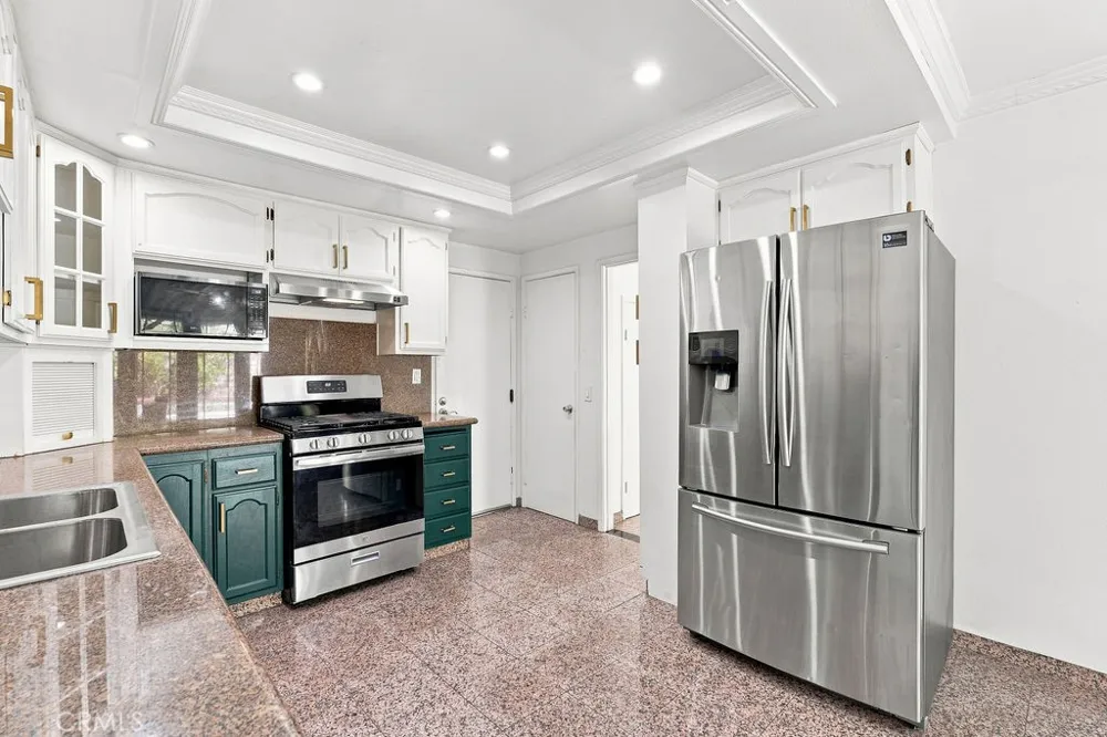22031 Lanark Street Canoga Park, CA 91304