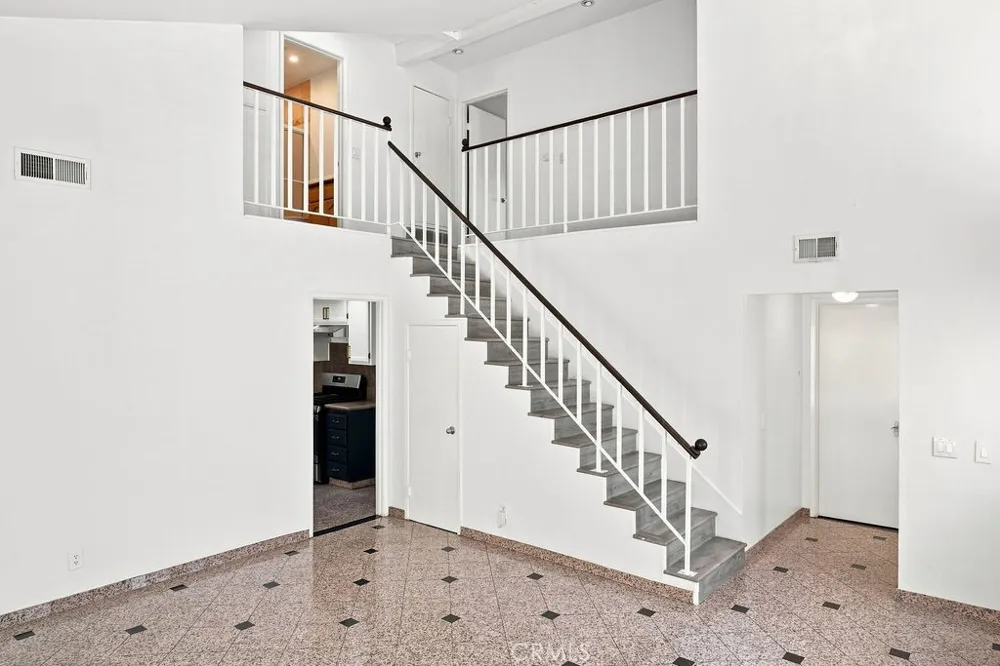 22031 Lanark Street Canoga Park, CA 91304