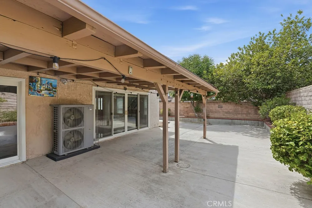 22031 Lanark Street Canoga Park, CA 91304