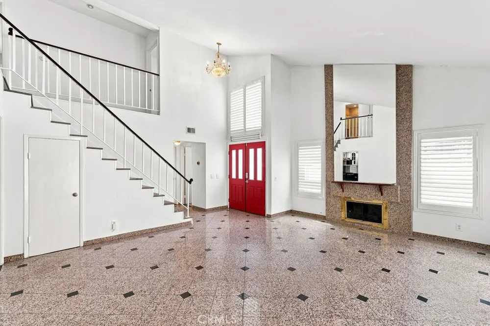 22031 Lanark Street Canoga Park, CA 91304