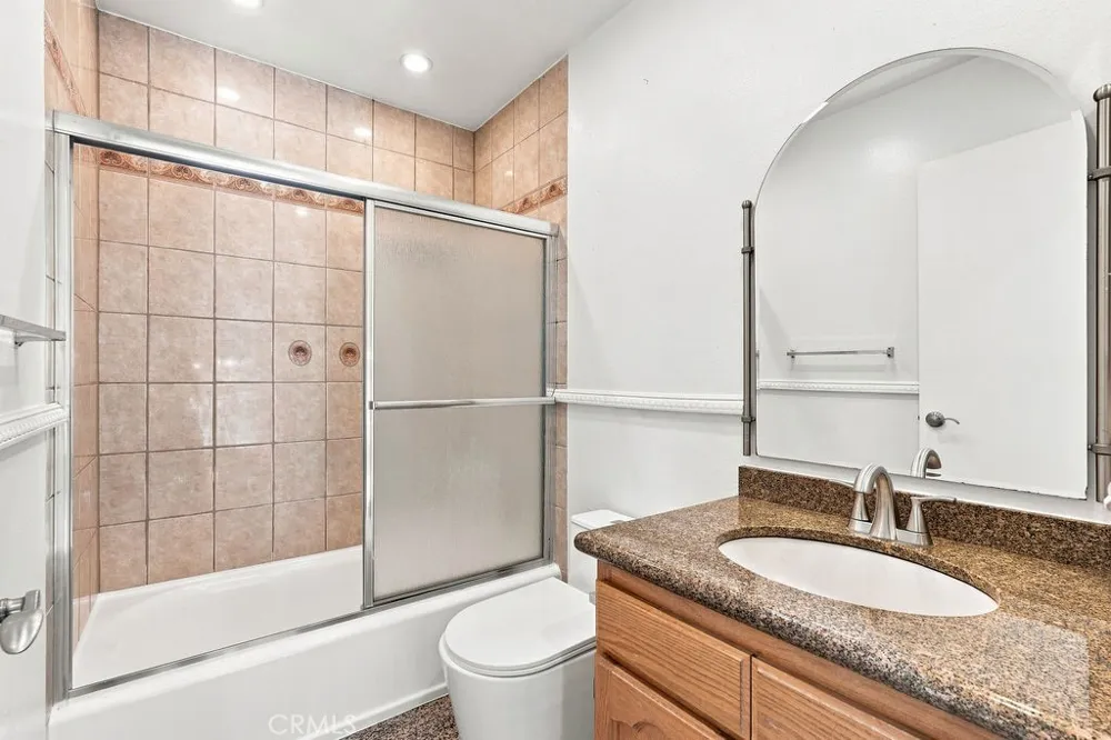 22031 Lanark Street Canoga Park, CA 91304