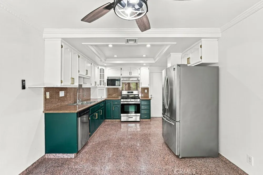 22031 Lanark Street Canoga Park, CA 91304