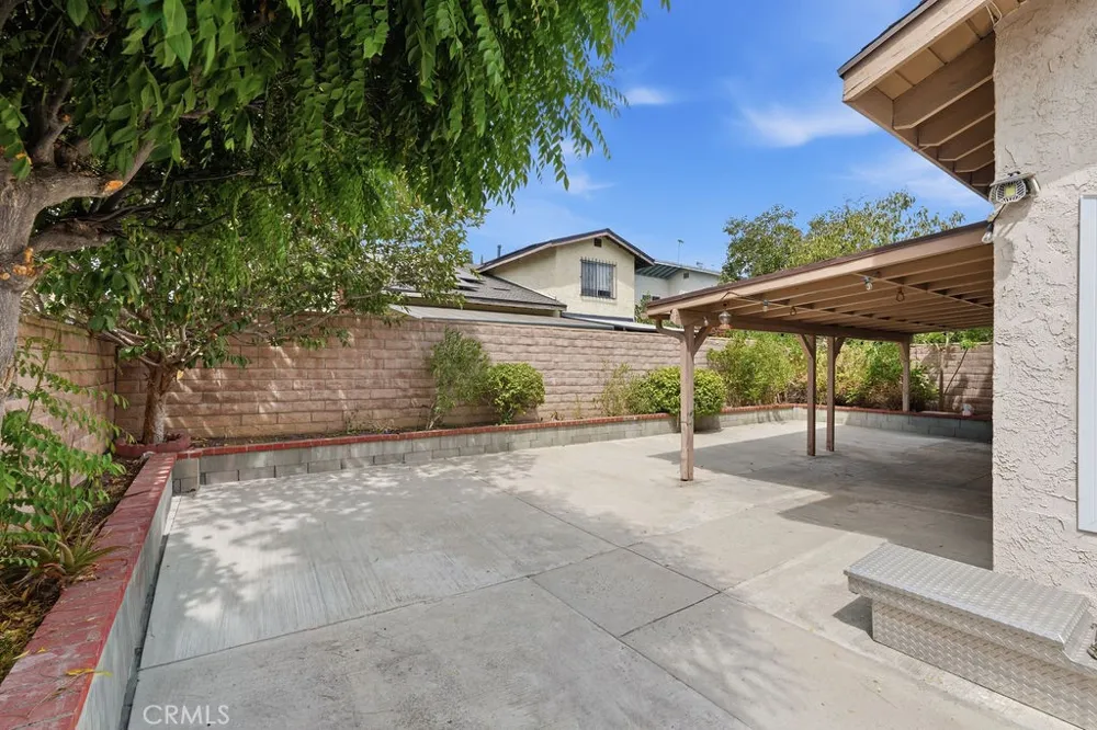 22031 Lanark Street Canoga Park, CA 91304