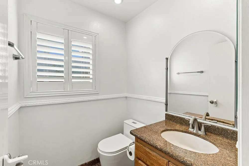 22031 Lanark Street Canoga Park, CA 91304