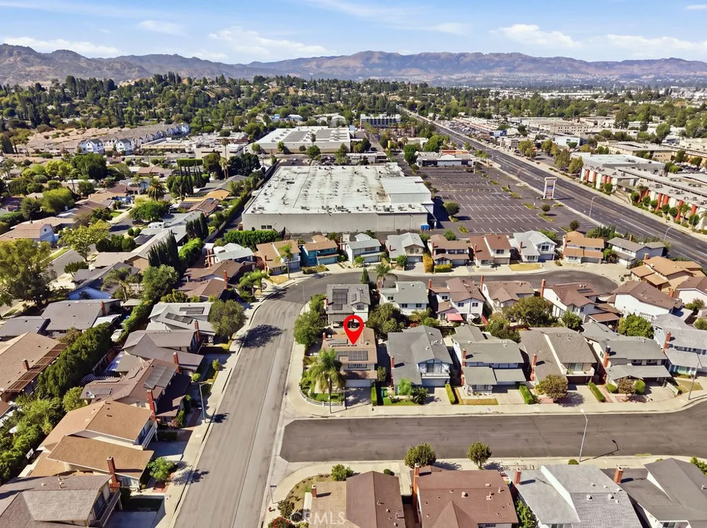 22031 Lanark Street Canoga Park, CA 91304